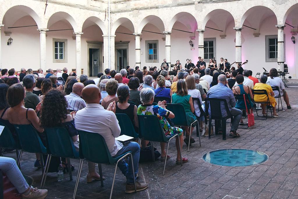 foto 2 orchestra da camera di perugia chiostro san lorenzo 1 1