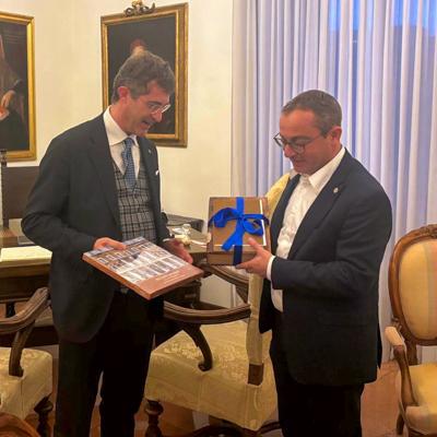 I saluti del Magnifico Rettore al Prof. Porena, componente del CSM