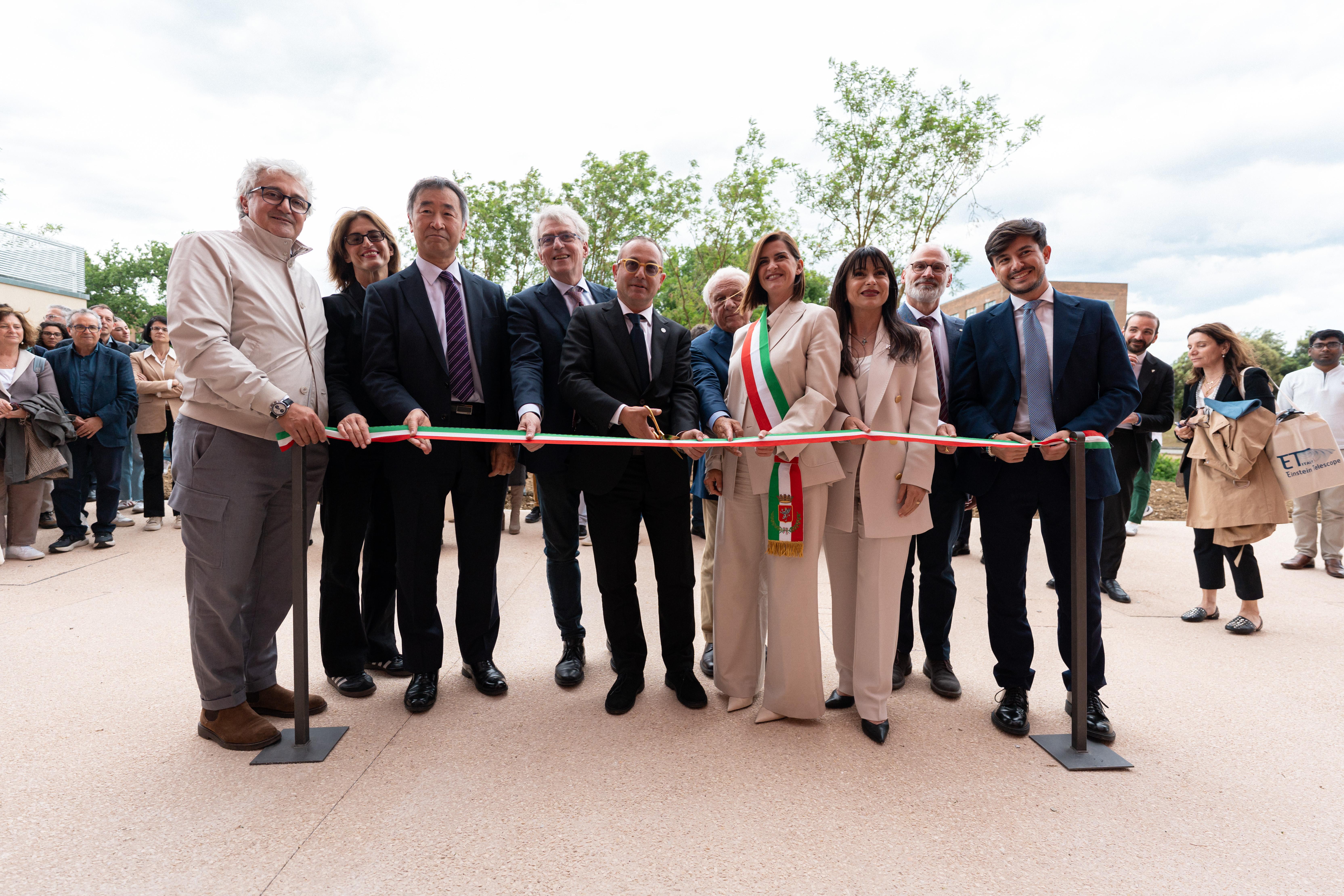 1 da sinistra: Maurizio Oliviero, Elisabetta Carbonari, Takaaki Kajita, Antonio Zoccoli, Massimiliano Marianelli, Franco Moriconi, Vittoria Ferdinandi, Stefania Proietti, Helios Vocca e Raffaele Marras