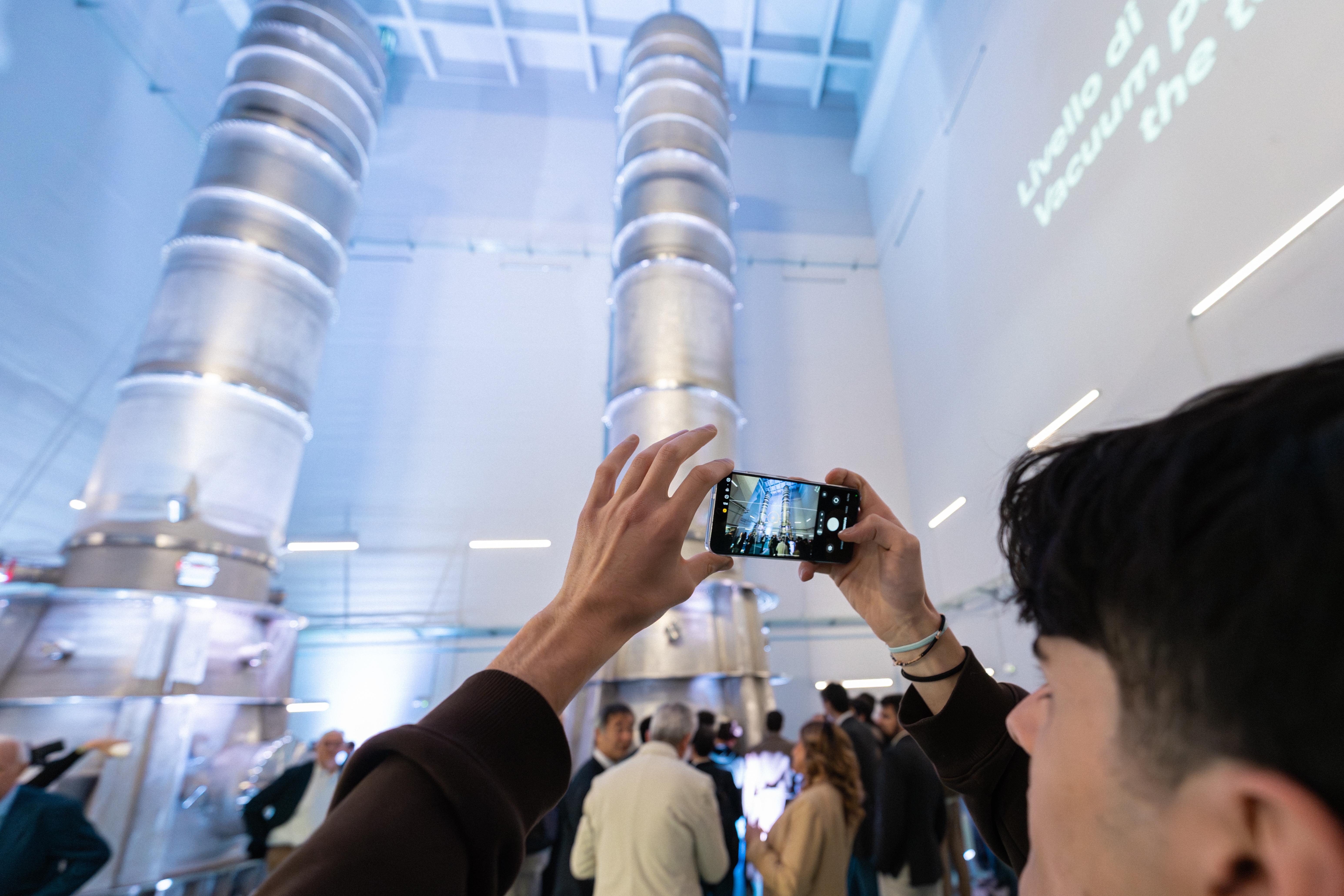 6 Uno scatto durante l'inaugurazione della sede del Laboratorio CAOS