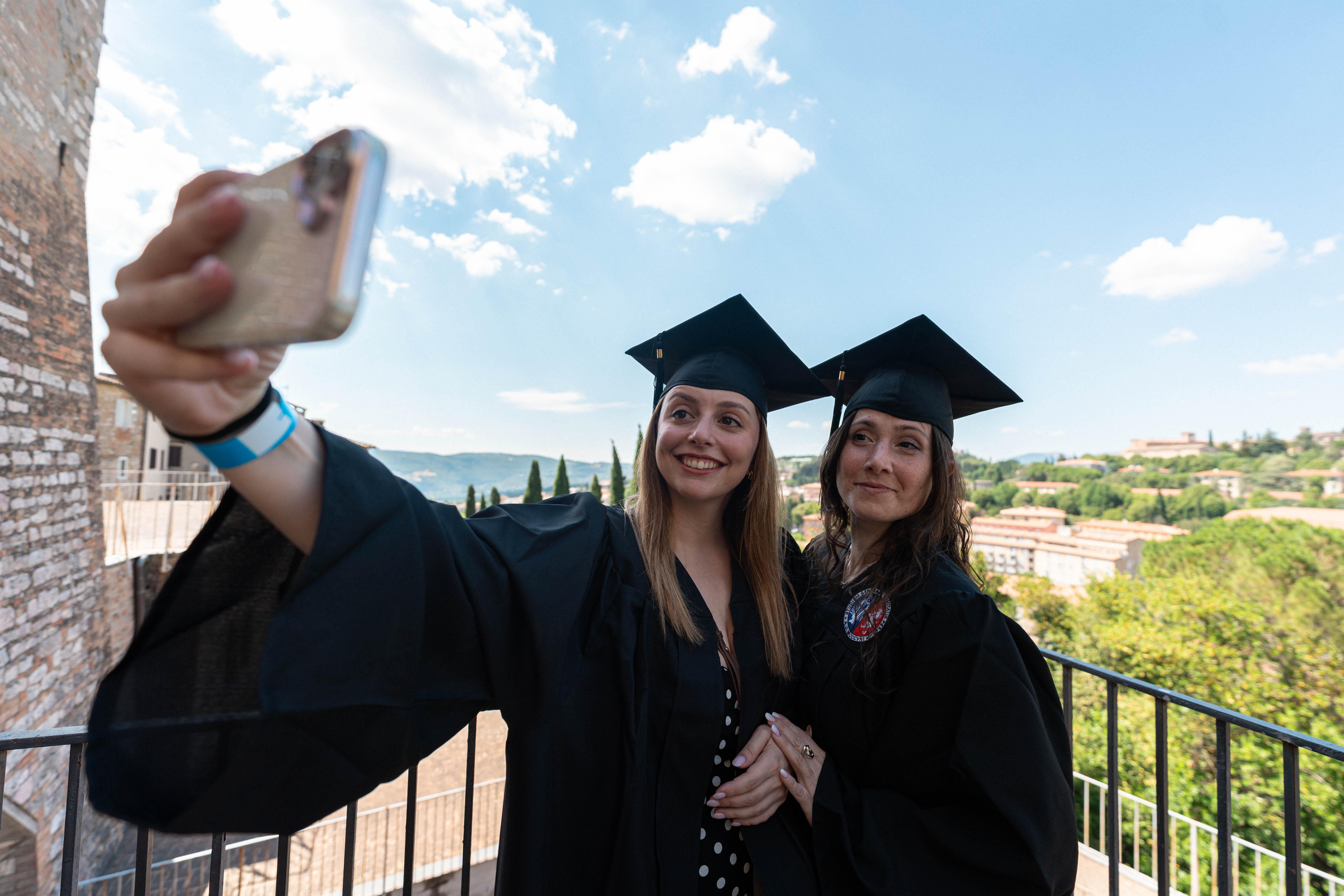 2 - Un sefie tra due Dottoresse di Ricerca
