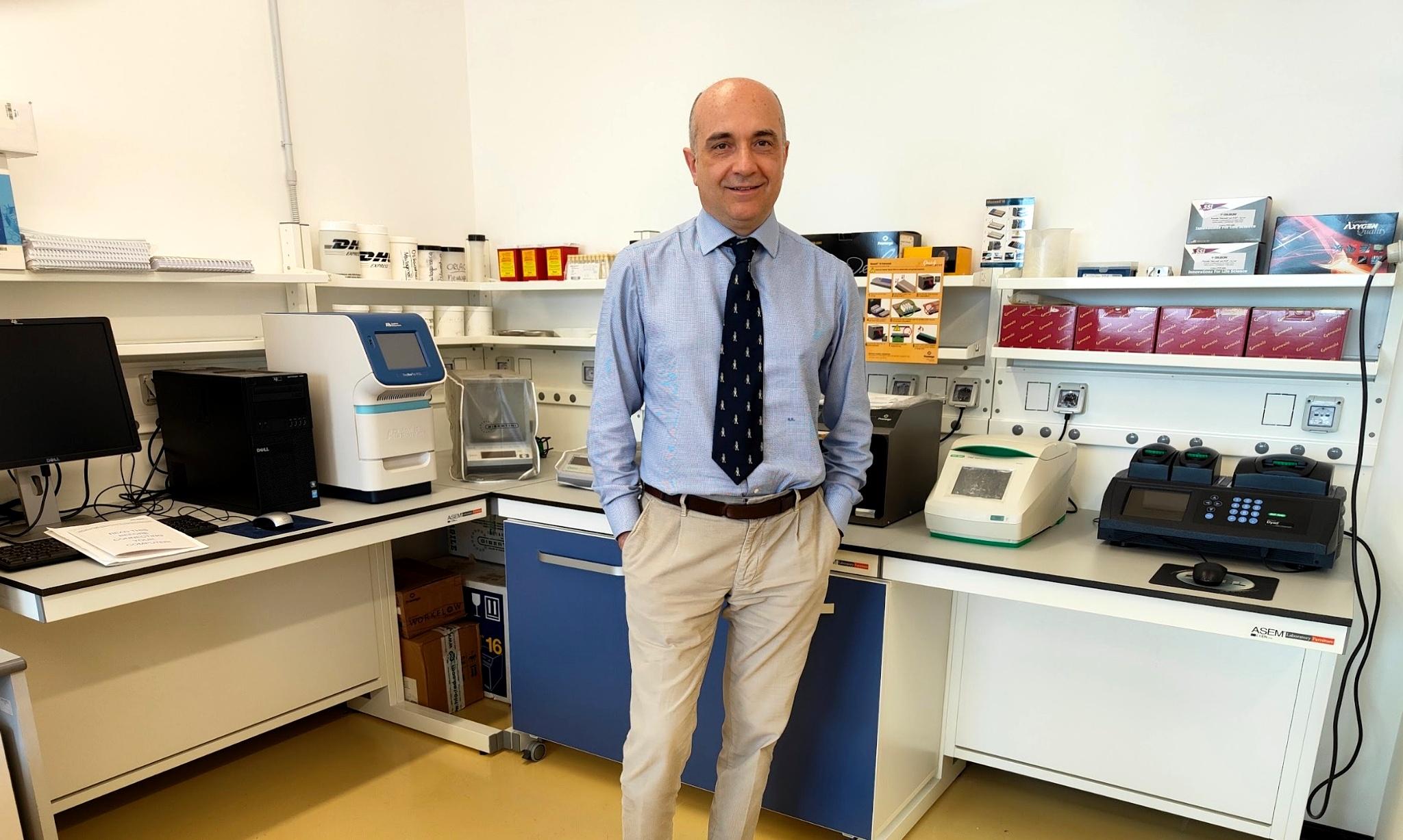 prof. antonio orlacchio in laboratorio