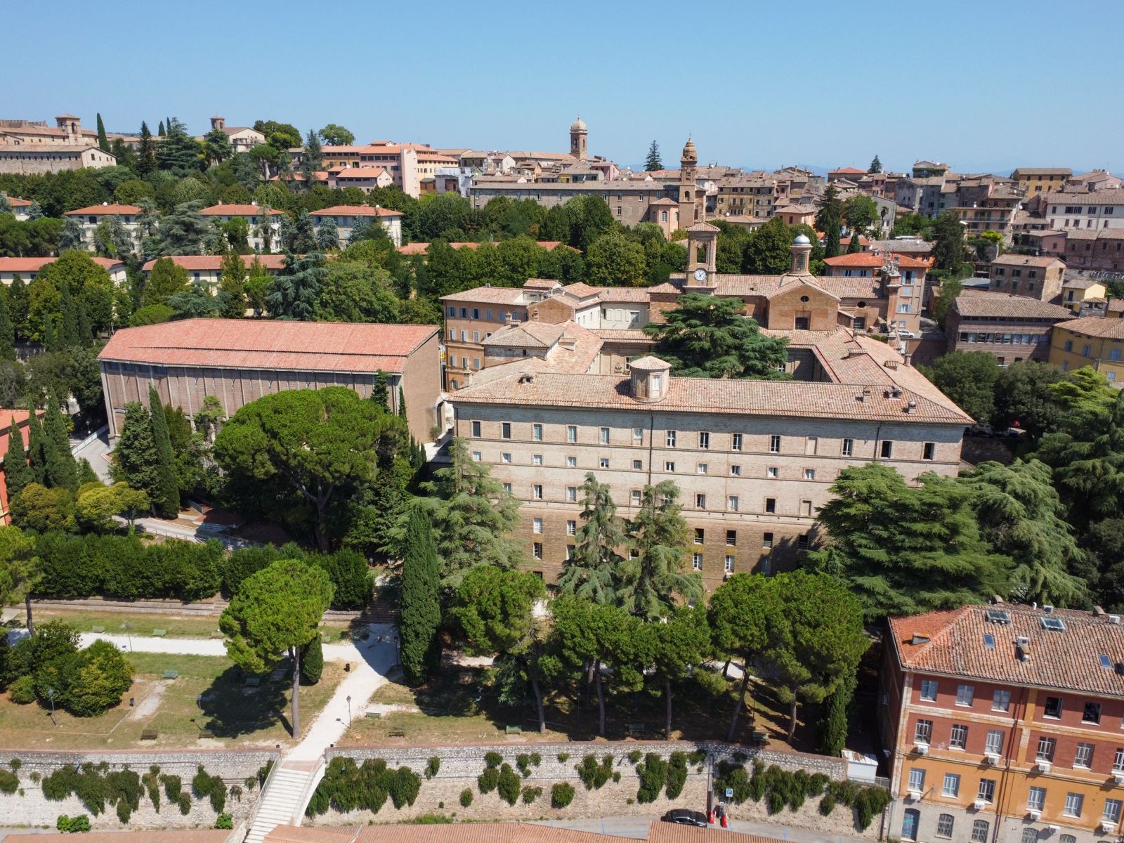 vista di palazzo murena e aula magna unipg