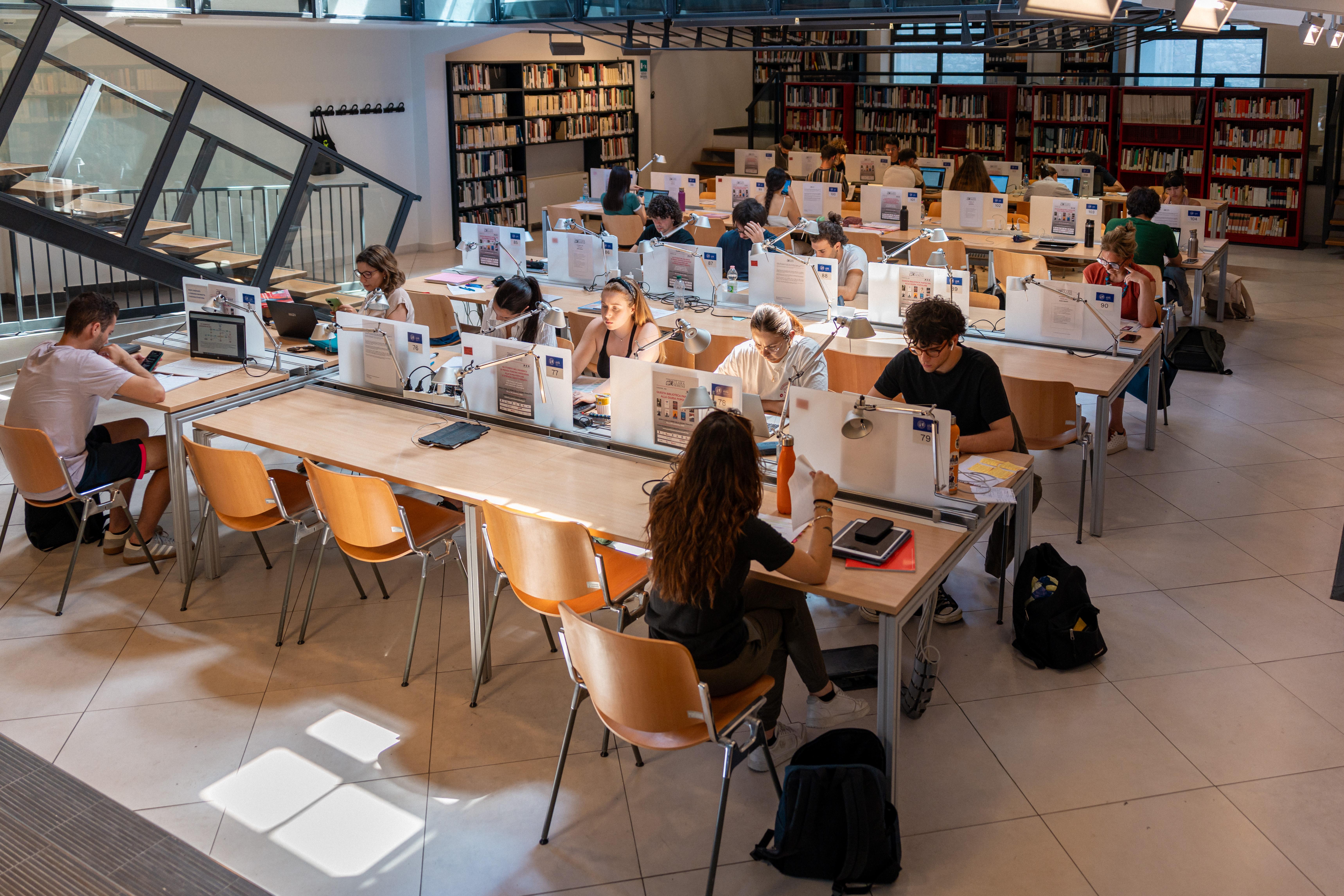 13 - Biblioteca Umanistica